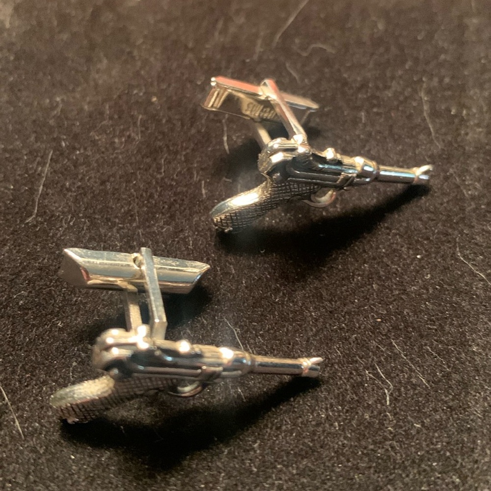 VINTAGE REVOLVER  (60’s) Cuff Links in silvertone